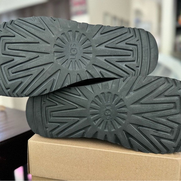 UGG black booties - Picture 3 of 7